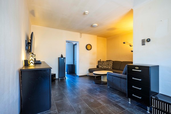 Foto - Te koop: Leuke, uitgebouwde tussenwoning uit 1927 met 3 slaapkamers en garage in de wijk Heksenberg